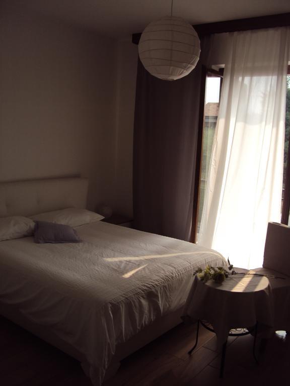 B&B Rosa Del Garda Lazise Oda fotoğraf