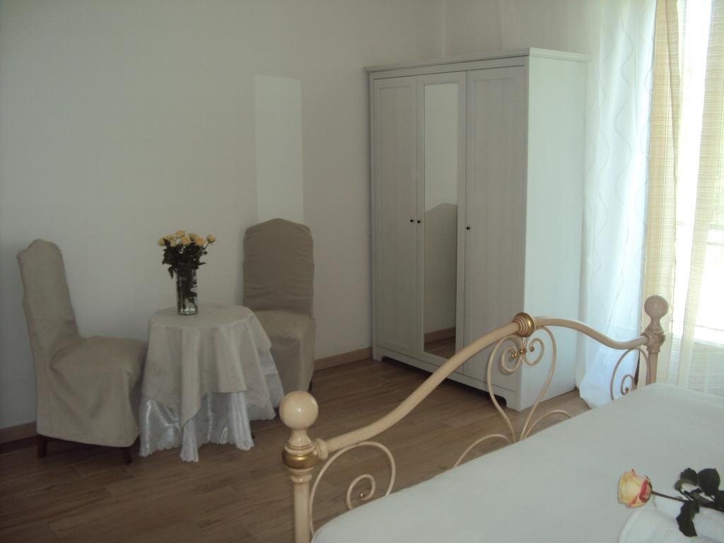 B&B Rosa Del Garda Lazise Oda fotoğraf